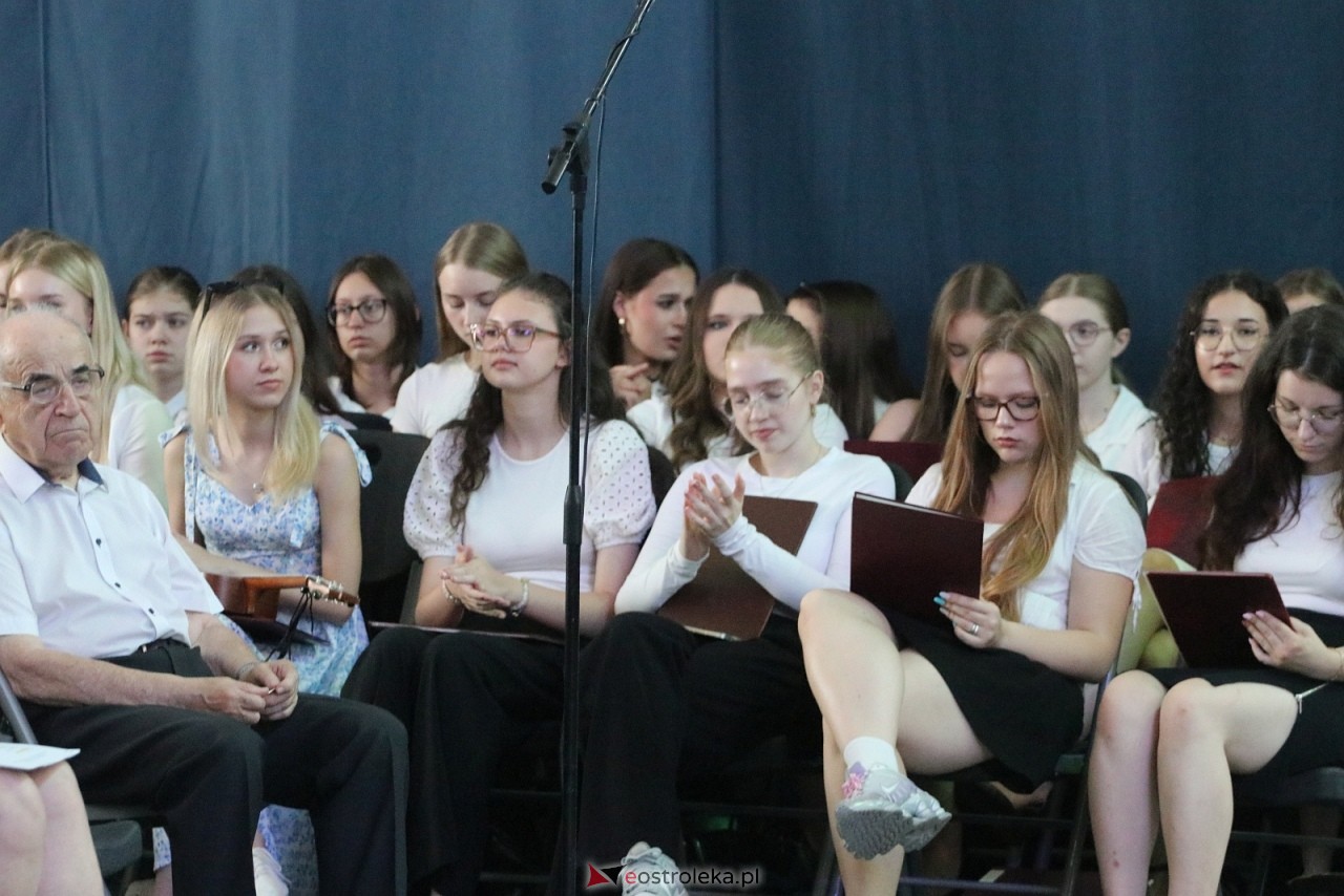 Zakończenie roku szkolnego w II LO w Ostrołęce [26.06.2026] - zdjęcie #110 - eOstroleka.pl