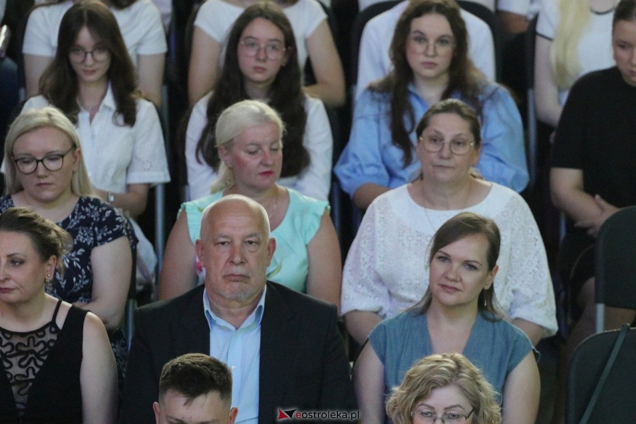 Zakończenie roku szkolnego w II LO w Ostrołęce [26.06.2026] - zdjęcie #104 - eOstroleka.pl