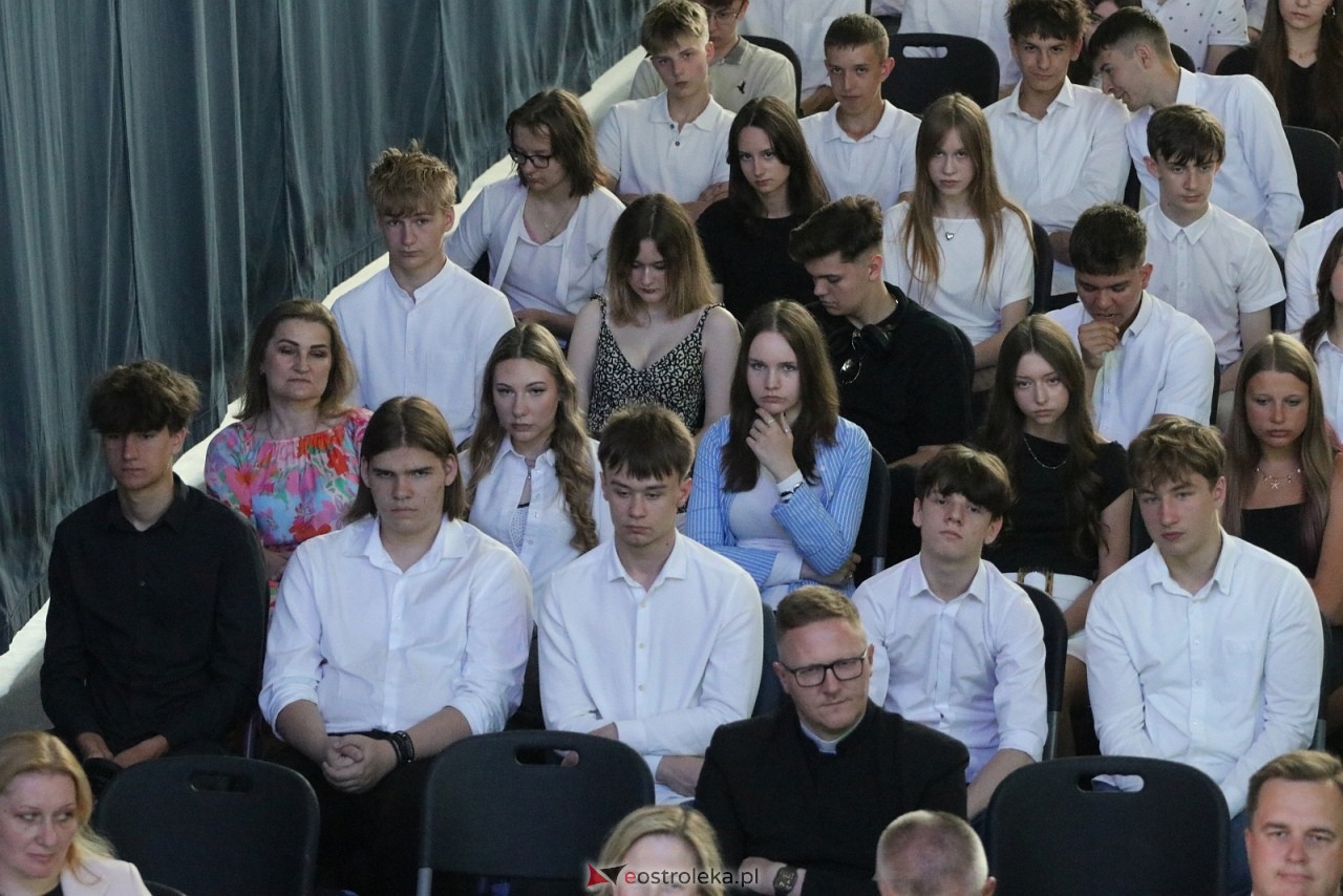 Zakończenie roku szkolnego w II LO w Ostrołęce [26.06.2026] - zdjęcie #99 - eOstroleka.pl