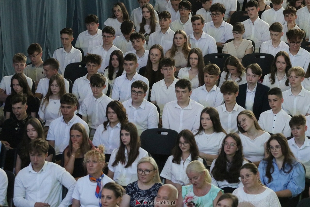 Zakończenie roku szkolnego w II LO w Ostrołęce [26.06.2026] - zdjęcie #73 - eOstroleka.pl