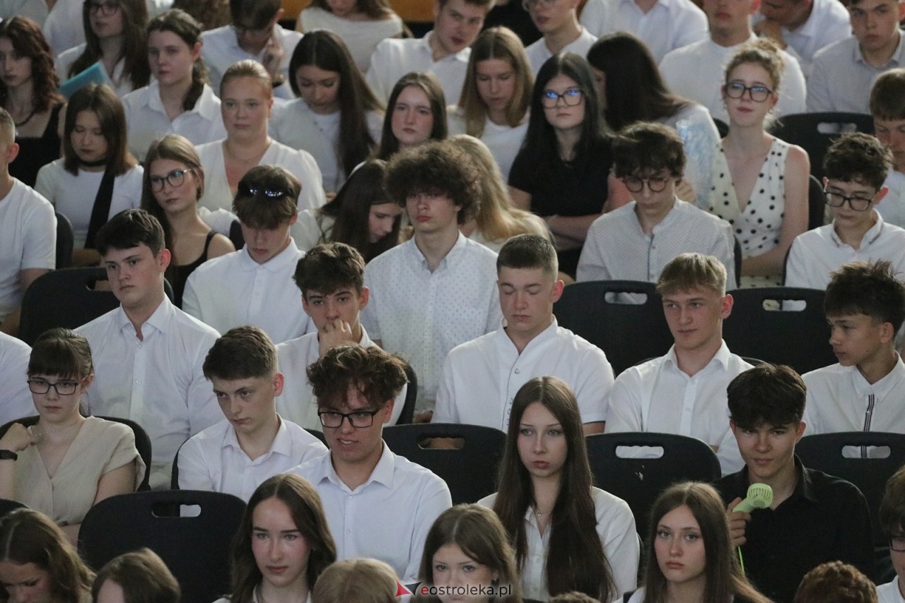 Zakończenie roku szkolnego w II LO w Ostrołęce [26.06.2026] - zdjęcie #69 - eOstroleka.pl