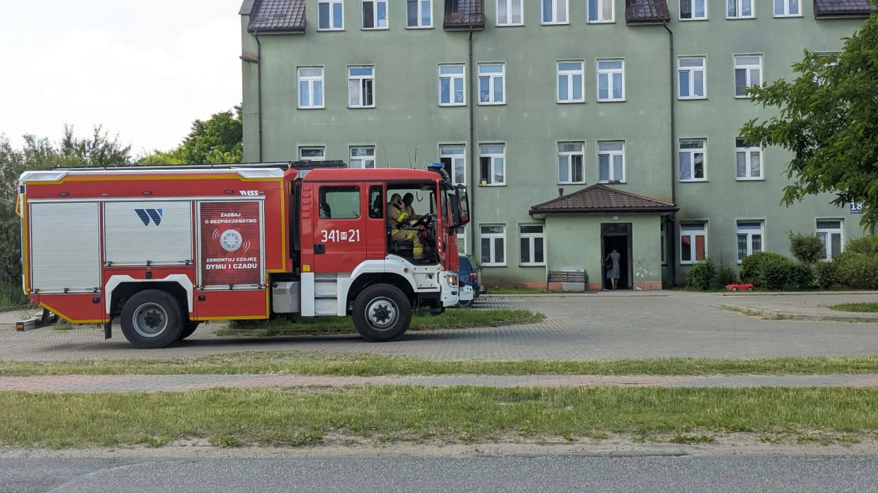 Tragedia w bloku przy Kołobrzeskiej [26.06.2026] - zdjęcie #2 - eOstroleka.pl