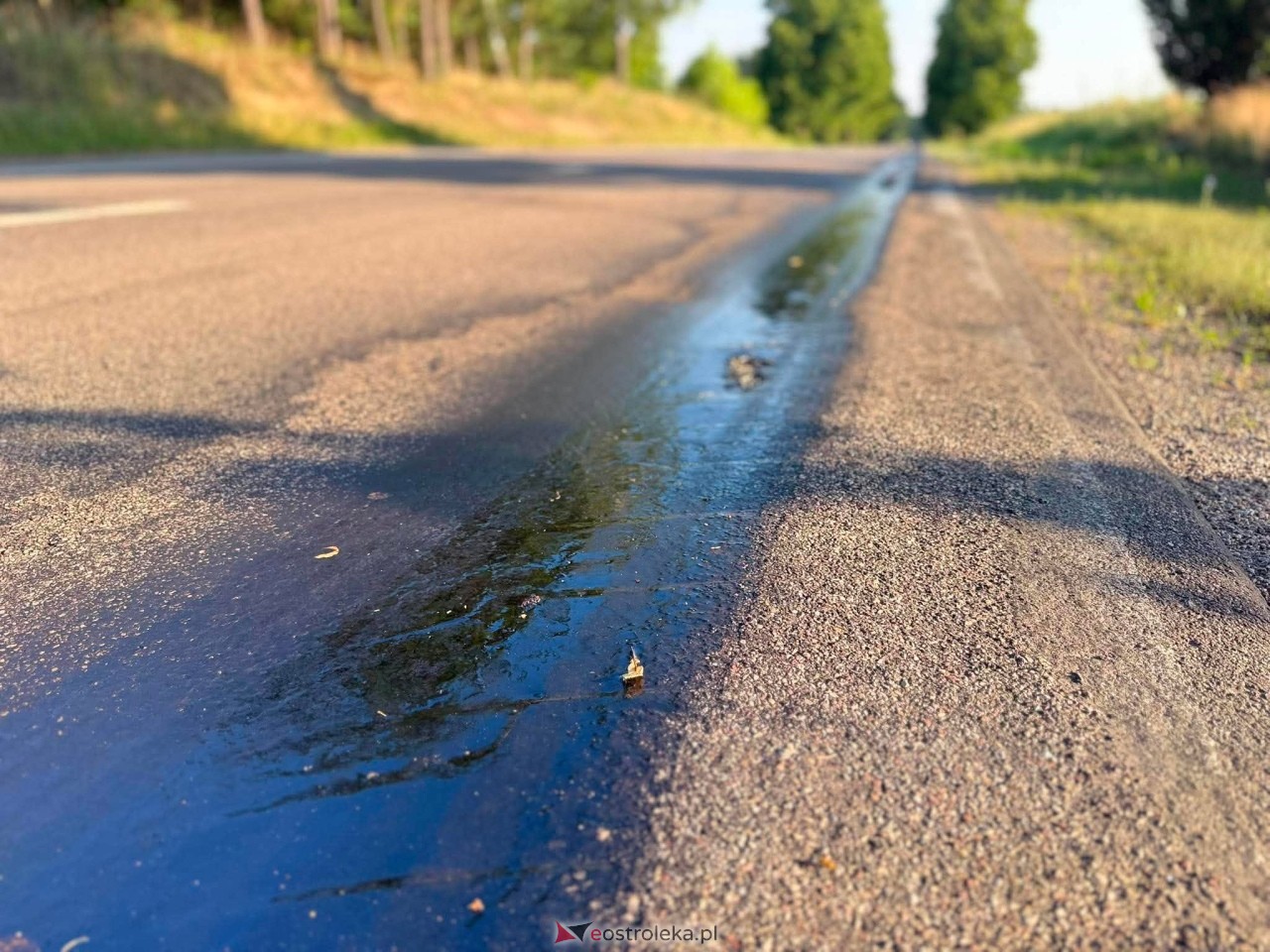 Upał roztopił asfalt pod Ostrołęką [28.06.2026] - zdjęcie #6 - eOstroleka.pl
