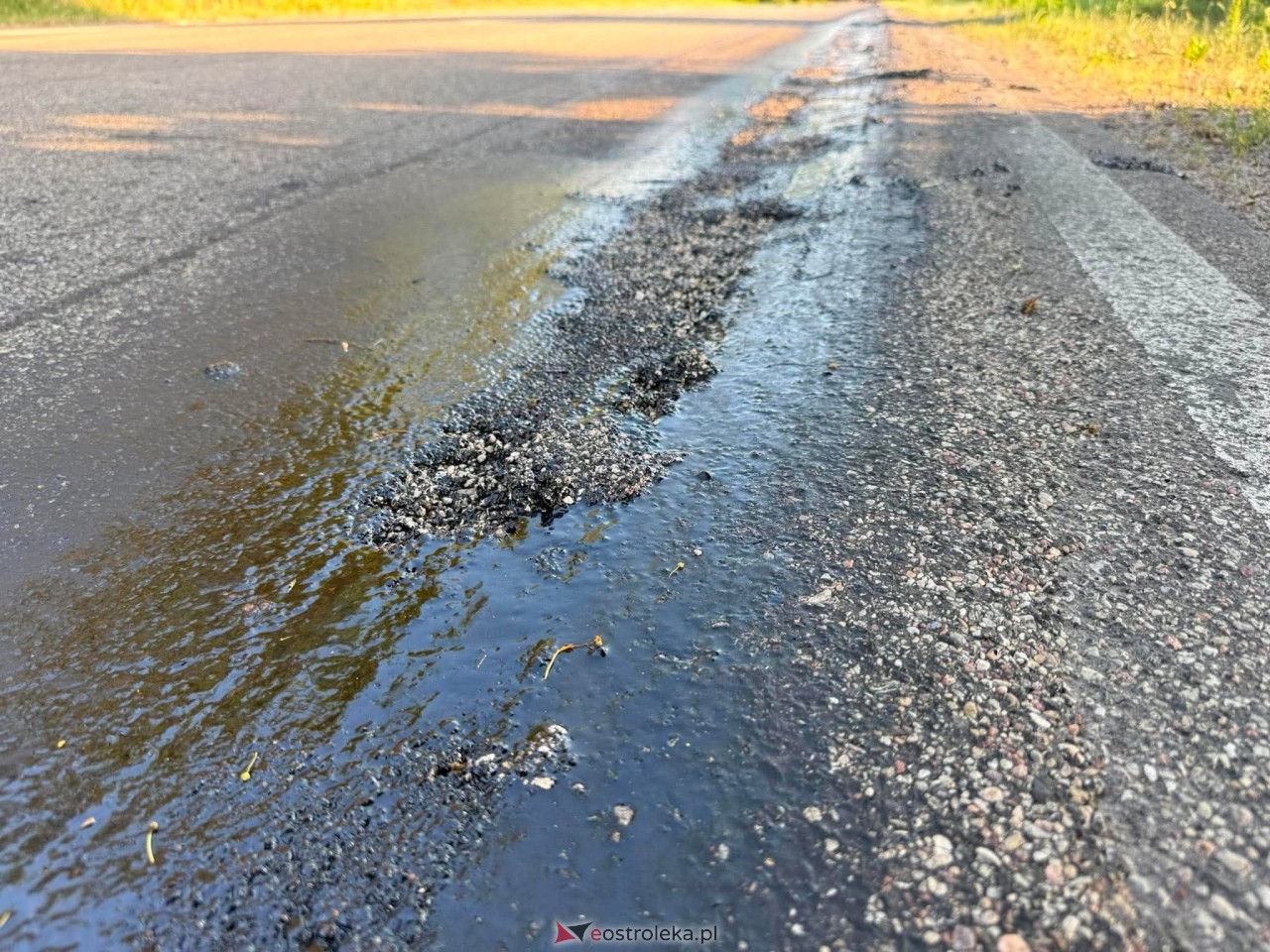 Upał roztopił asfalt pod Ostrołęką [28.06.2026] - zdjęcie #3 - eOstroleka.pl