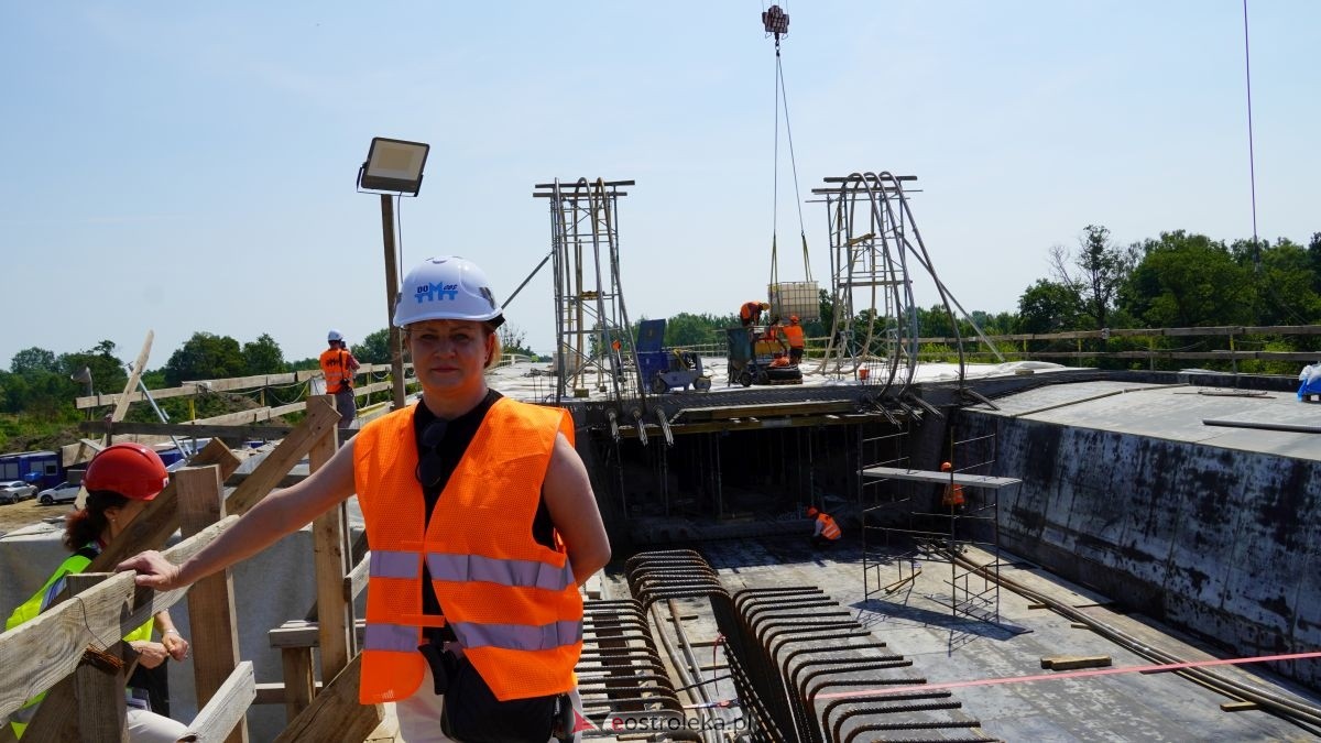 Kluczowy moment budowy obwodnicy Ostrołęki. Nasunięto ostatni segment mostu [29.06.2026]  - zdjęcie #51 - eOstroleka.pl