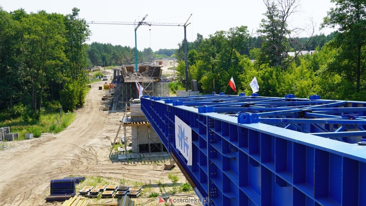 Kluczowy moment budowy obwodnicy Ostrołęki. Nasunięto ostatni segment mostu [29.06.2026]  - zdjęcie #26 - eOstroleka.pl
