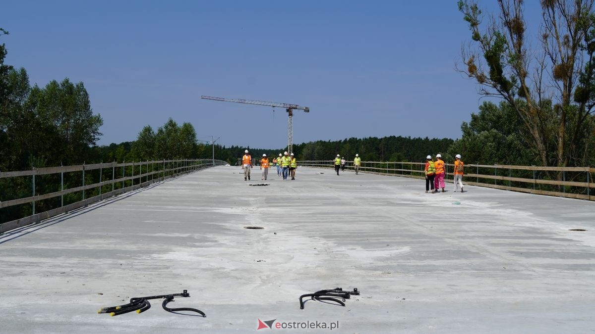 Kluczowy moment budowy obwodnicy Ostrołęki. Nasunięto ostatni segment mostu [29.06.2026]  - zdjęcie #12 - eOstroleka.pl