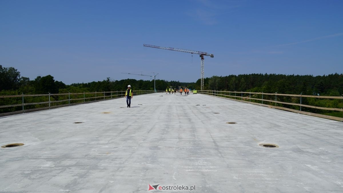 Kluczowy moment budowy obwodnicy Ostrołęki. Nasunięto ostatni segment mostu [29.06.2026]  - zdjęcie #6 - eOstroleka.pl