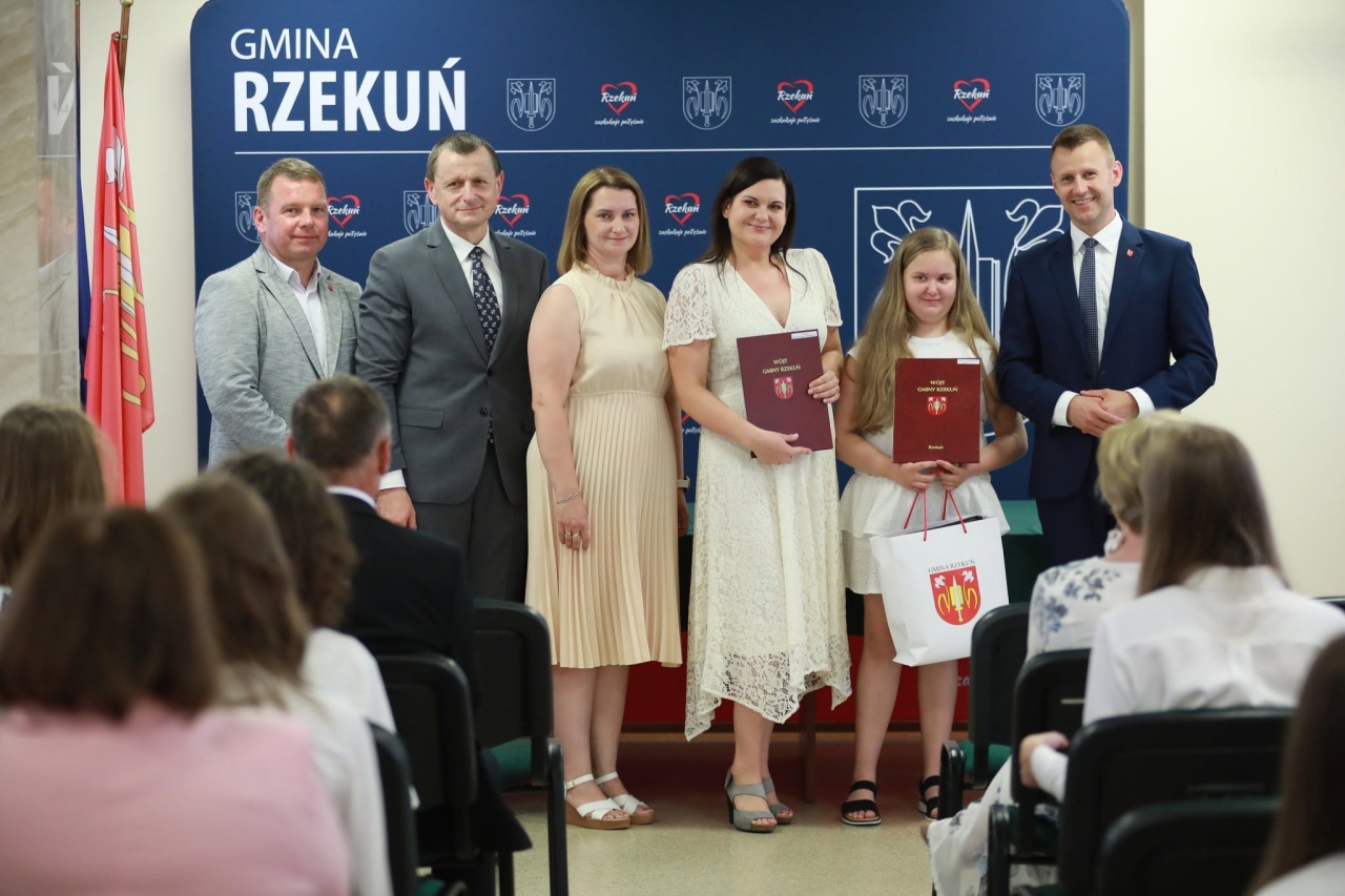 Wręczenie nagród najzdolniejszym uczniom z gminy Rzekuń [26.06.2026] - zdjęcie #34 - eOstroleka.pl