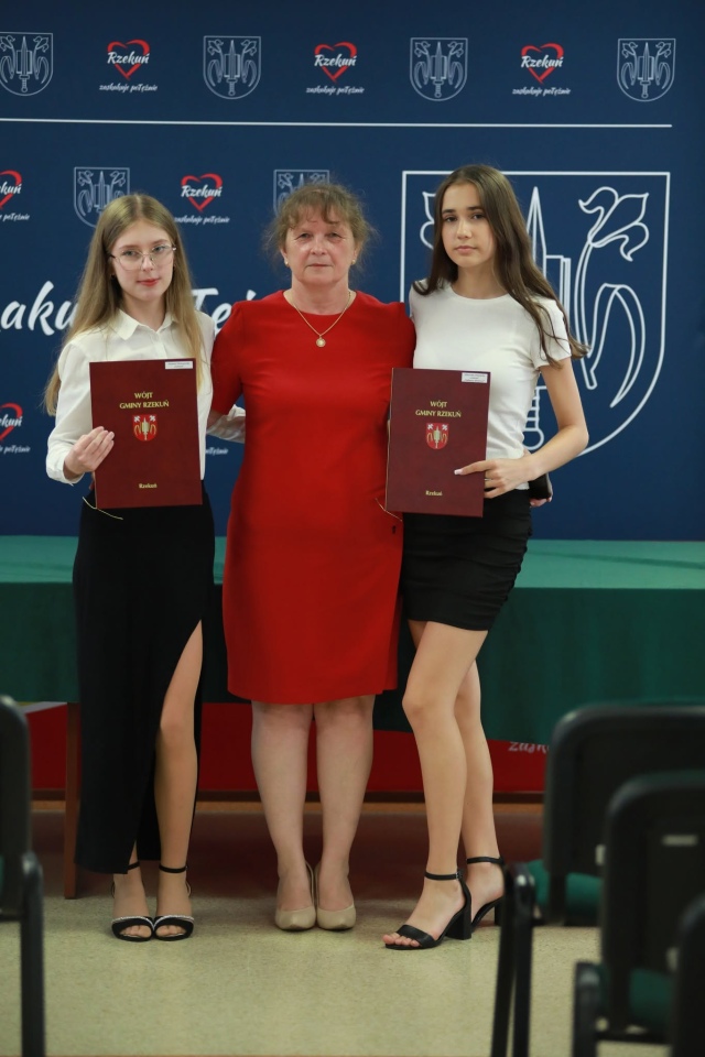 Wręczenie nagród najzdolniejszym uczniom z gminy Rzekuń [26.06.2026] - zdjęcie #33 - eOstroleka.pl