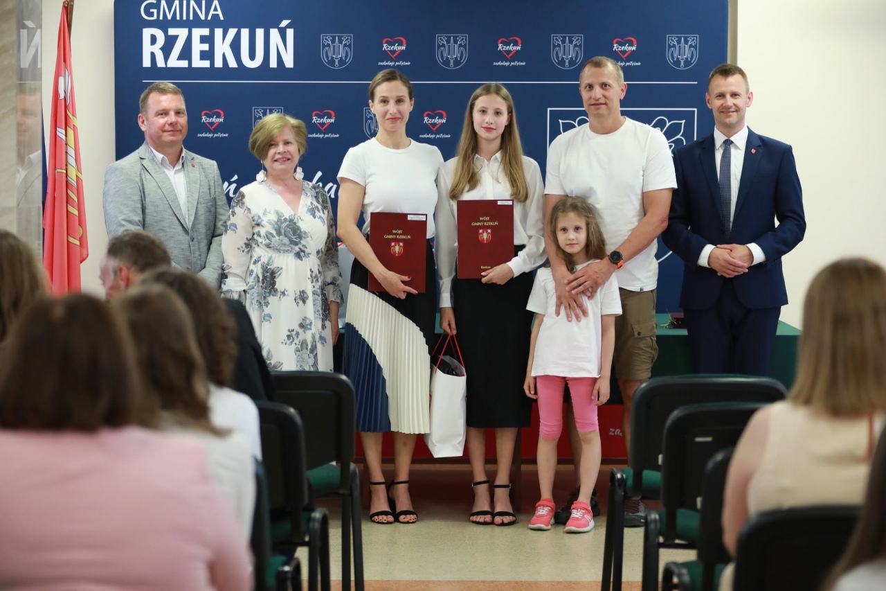 Wręczenie nagród najzdolniejszym uczniom z gminy Rzekuń [26.06.2026] - zdjęcie #32 - eOstroleka.pl