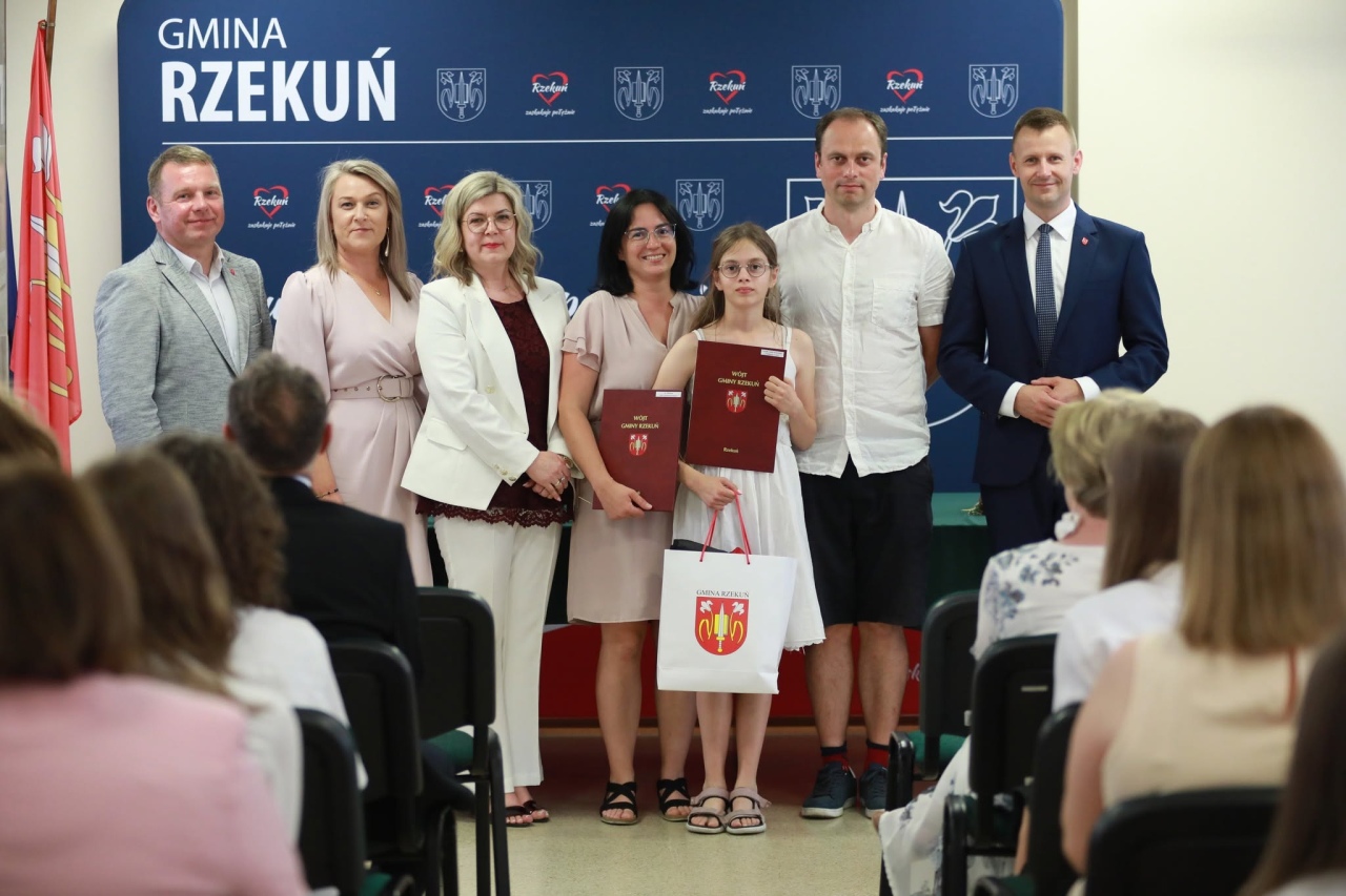 Wręczenie nagród najzdolniejszym uczniom z gminy Rzekuń [26.06.2026] - zdjęcie #30 - eOstroleka.pl
