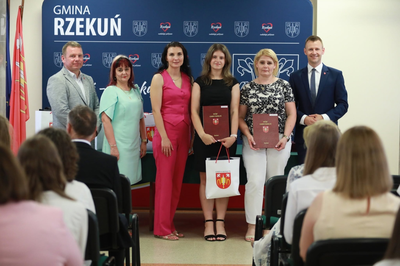 Wręczenie nagród najzdolniejszym uczniom z gminy Rzekuń [26.06.2026] - zdjęcie #27 - eOstroleka.pl