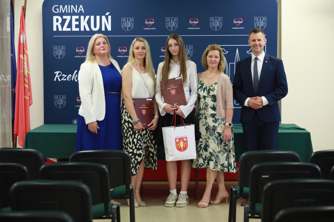 Wręczenie nagród najzdolniejszym uczniom z gminy Rzekuń [26.06.2026] - zdjęcie #25 - eOstroleka.pl