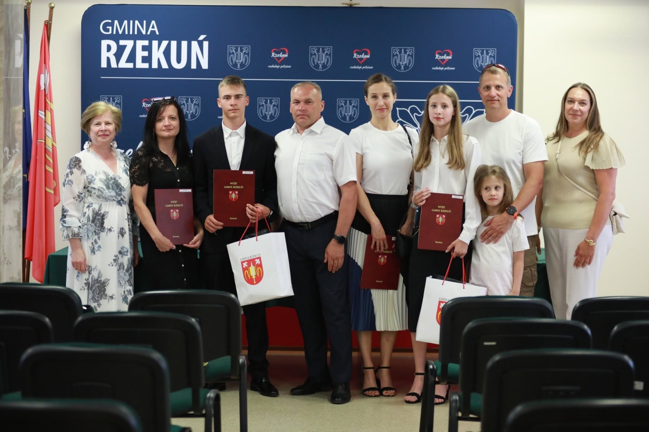 Wręczenie nagród najzdolniejszym uczniom z gminy Rzekuń [26.06.2026] - zdjęcie #22 - eOstroleka.pl
