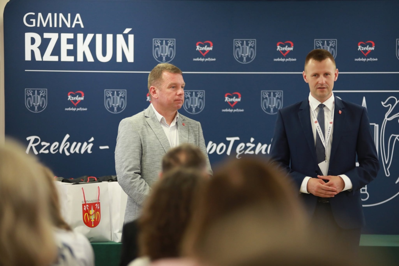 Wręczenie nagród najzdolniejszym uczniom z gminy Rzekuń [26.06.2026] - zdjęcie #20 - eOstroleka.pl