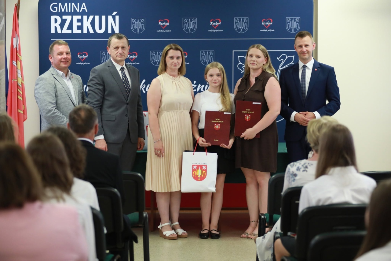 Wręczenie nagród najzdolniejszym uczniom z gminy Rzekuń [26.06.2026] - zdjęcie #19 - eOstroleka.pl