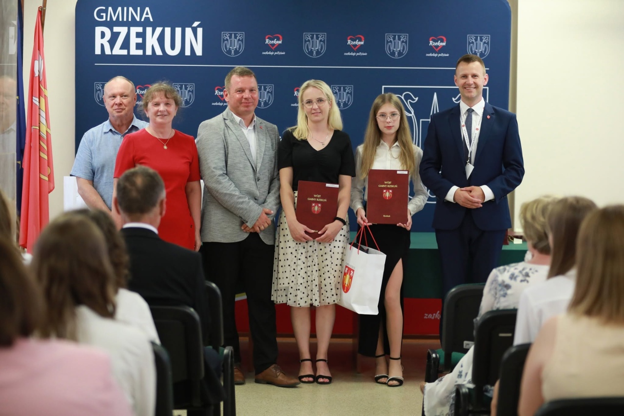 Wręczenie nagród najzdolniejszym uczniom z gminy Rzekuń [26.06.2026] - zdjęcie #14 - eOstroleka.pl