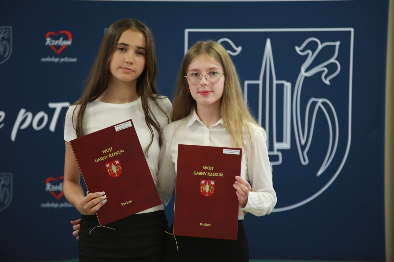 Wręczenie nagród najzdolniejszym uczniom z gminy Rzekuń [26.06.2026] - zdjęcie #12 - eOstroleka.pl