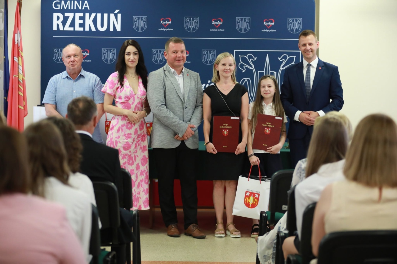 Wręczenie nagród najzdolniejszym uczniom z gminy Rzekuń [26.06.2026] - zdjęcie #11 - eOstroleka.pl