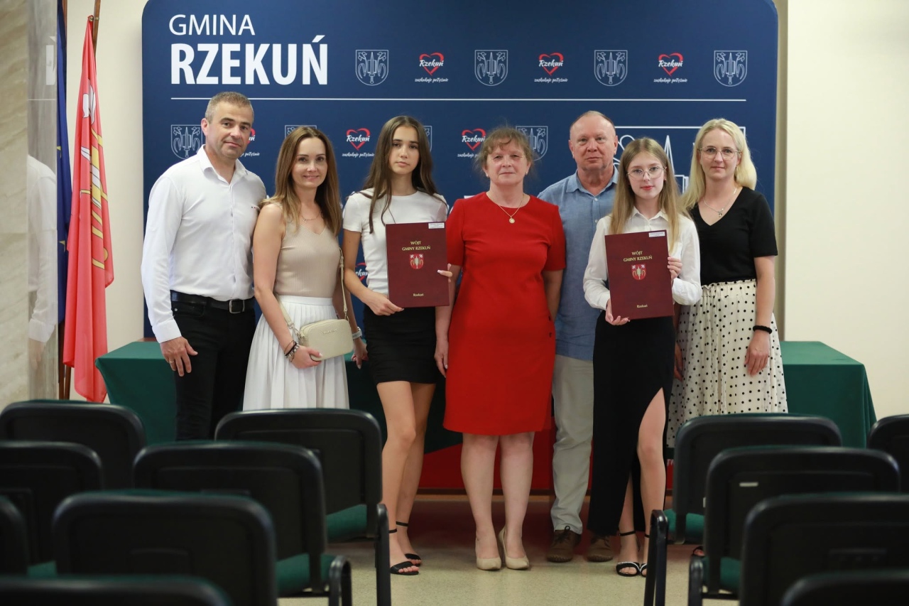 Wręczenie nagród najzdolniejszym uczniom z gminy Rzekuń [26.06.2026] - zdjęcie #10 - eOstroleka.pl