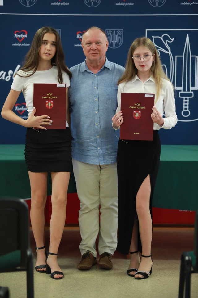 Wręczenie nagród najzdolniejszym uczniom z gminy Rzekuń [26.06.2026] - zdjęcie #9 - eOstroleka.pl