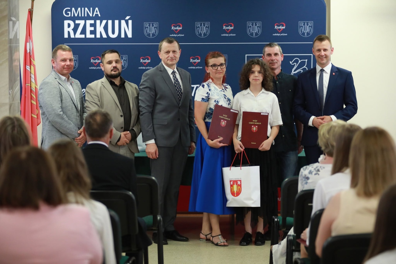 Wręczenie nagród najzdolniejszym uczniom z gminy Rzekuń [26.06.2026] - zdjęcie #6 - eOstroleka.pl