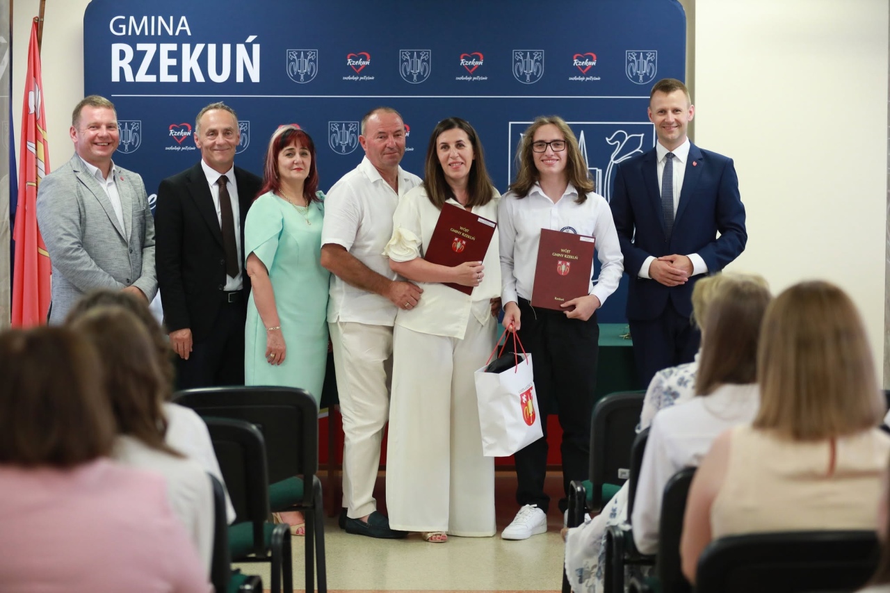 Wręczenie nagród najzdolniejszym uczniom z gminy Rzekuń [26.06.2026] - zdjęcie #4 - eOstroleka.pl