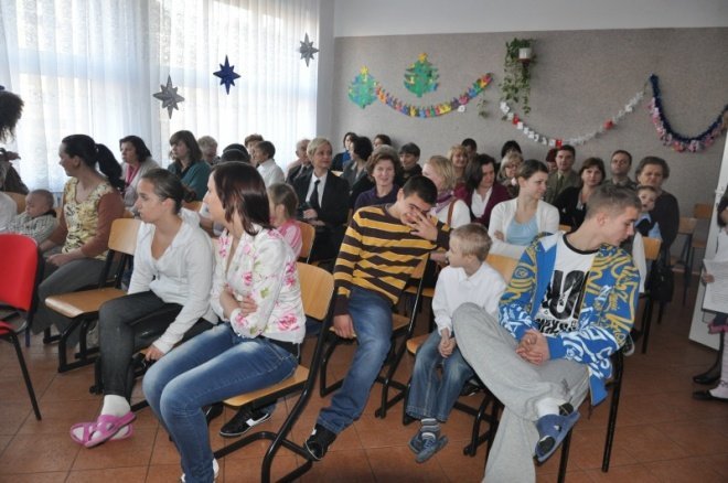 Spotkanie opłatkowe w ostrołęckm domu dziecka [16.XII.2011] - zdjęcie #1 - eOstroleka.pl