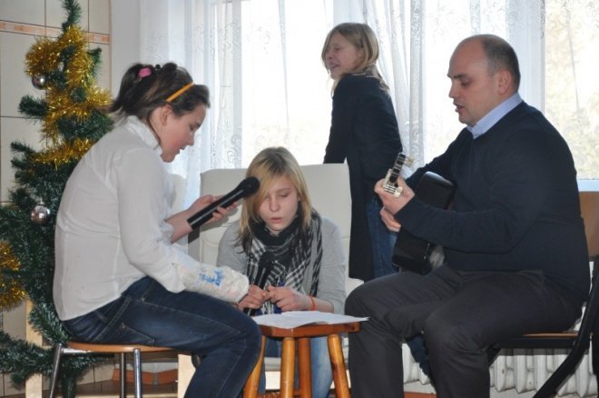 Spotkanie opłatkowe w ostrołęckm domu dziecka [16.XII.2011] - zdjęcie #15 - eOstroleka.pl