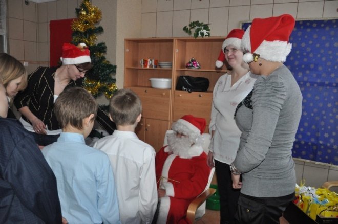 Spotkanie opłatkowe w ostrołęckm domu dziecka [16.XII.2011] - zdjęcie #9 - eOstroleka.pl