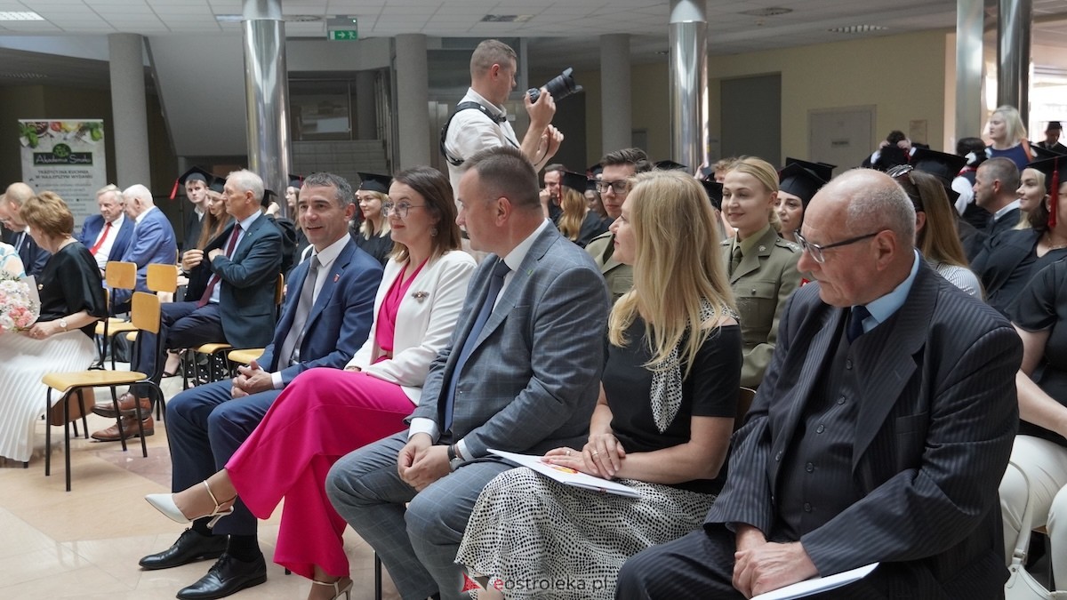 130 absolwentów odebrało dyplomy w WSAP. Po raz pierwszy wręczono tytuły magistra! [03.07.2026] - zdjęcie #110 - eOstroleka.pl