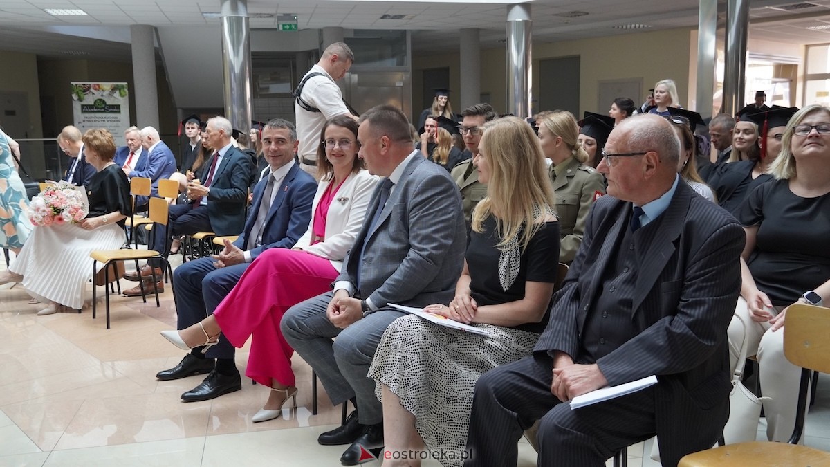 130 absolwentów odebrało dyplomy w WSAP. Po raz pierwszy wręczono tytuły magistra! [03.07.2026] - zdjęcie #109 - eOstroleka.pl