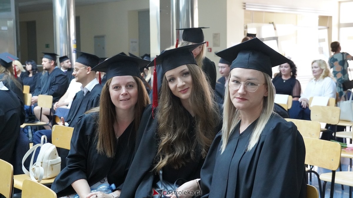 130 absolwentów odebrało dyplomy w WSAP. Po raz pierwszy wręczono tytuły magistra! [03.07.2026] - zdjęcie #105 - eOstroleka.pl
