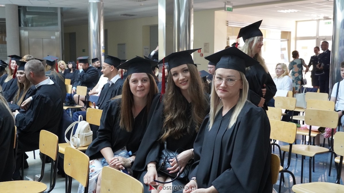 130 absolwentów odebrało dyplomy w WSAP. Po raz pierwszy wręczono tytuły magistra! [03.07.2026] - zdjęcie #104 - eOstroleka.pl