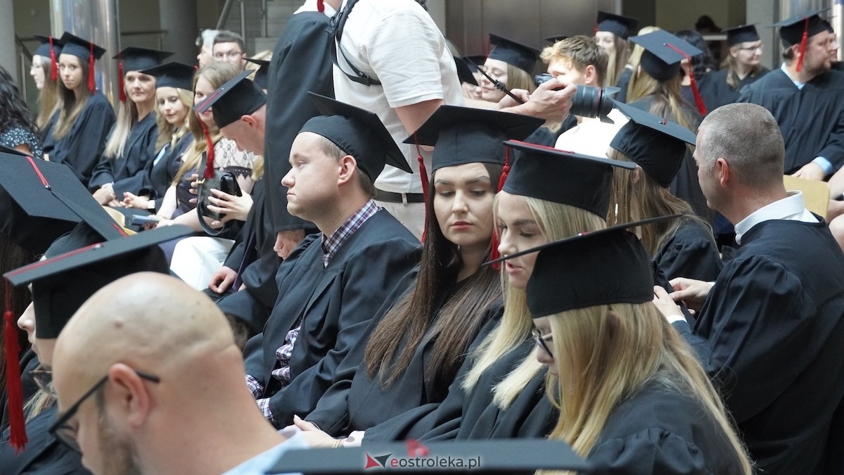 130 absolwentów odebrało dyplomy w WSAP. Po raz pierwszy wręczono tytuły magistra! [03.07.2026] - zdjęcie #103 - eOstroleka.pl