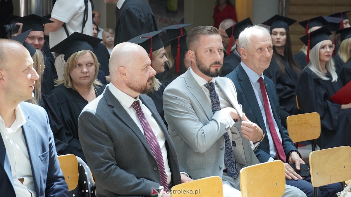 130 absolwentów odebrało dyplomy w WSAP. Po raz pierwszy wręczono tytuły magistra! [03.07.2026] - zdjęcie #99 - eOstroleka.pl