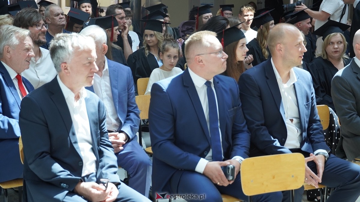130 absolwentów odebrało dyplomy w WSAP. Po raz pierwszy wręczono tytuły magistra! [03.07.2026] - zdjęcie #98 - eOstroleka.pl