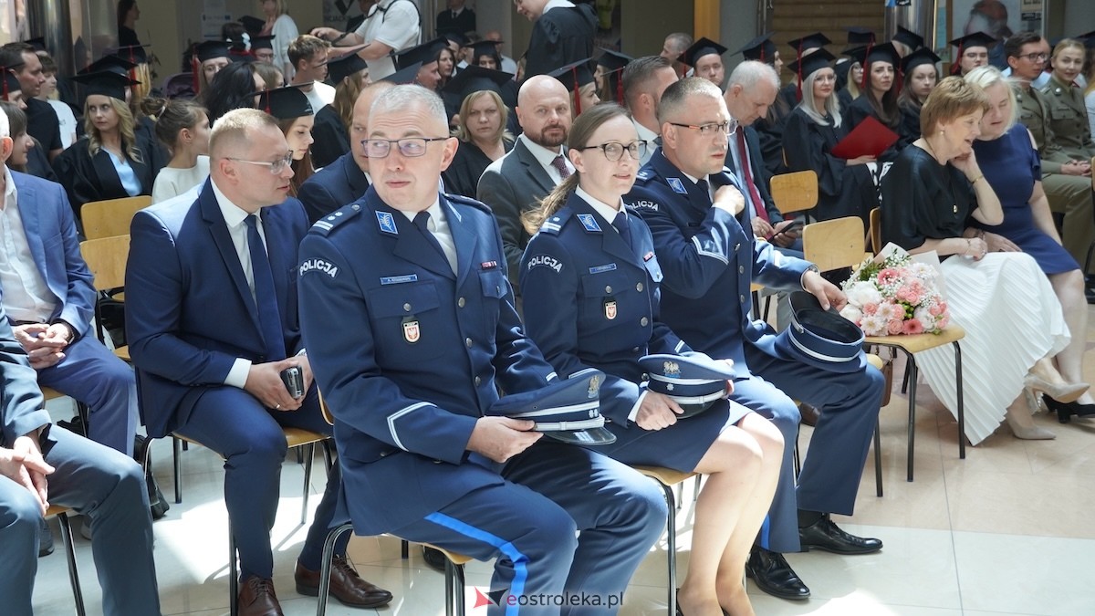 130 absolwentów odebrało dyplomy w WSAP. Po raz pierwszy wręczono tytuły magistra! [03.07.2026] - zdjęcie #97 - eOstroleka.pl