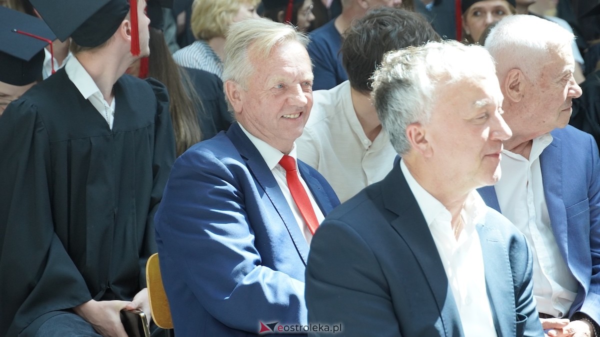 130 absolwentów odebrało dyplomy w WSAP. Po raz pierwszy wręczono tytuły magistra! [03.07.2026] - zdjęcie #96 - eOstroleka.pl