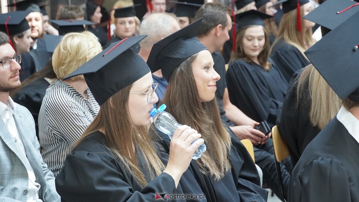 130 absolwentów odebrało dyplomy w WSAP. Po raz pierwszy wręczono tytuły magistra! [03.07.2026] - zdjęcie #95 - eOstroleka.pl