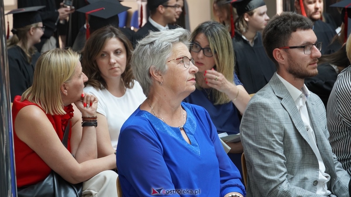 130 absolwentów odebrało dyplomy w WSAP. Po raz pierwszy wręczono tytuły magistra! [03.07.2026] - zdjęcie #94 - eOstroleka.pl