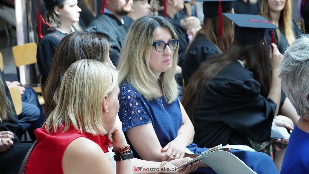 130 absolwentów odebrało dyplomy w WSAP. Po raz pierwszy wręczono tytuły magistra! [03.07.2026] - zdjęcie #93 - eOstroleka.pl