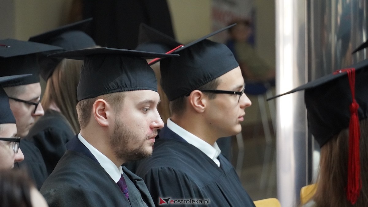 130 absolwentów odebrało dyplomy w WSAP. Po raz pierwszy wręczono tytuły magistra! [03.07.2026] - zdjęcie #91 - eOstroleka.pl