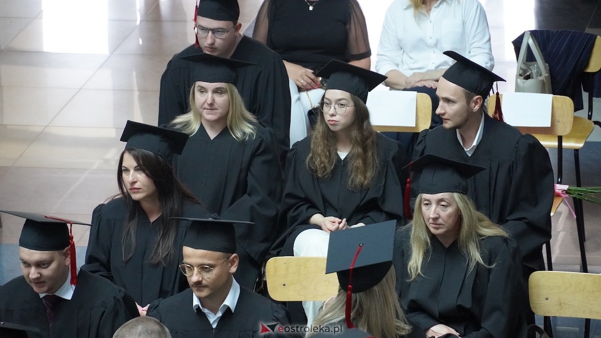 130 absolwentów odebrało dyplomy w WSAP. Po raz pierwszy wręczono tytuły magistra! [03.07.2026] - zdjęcie #86 - eOstroleka.pl