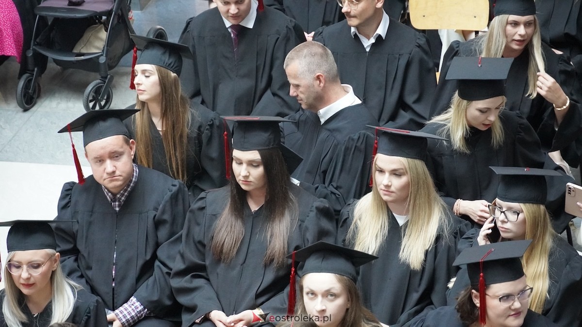 130 absolwentów odebrało dyplomy w WSAP. Po raz pierwszy wręczono tytuły magistra! [03.07.2026] - zdjęcie #85 - eOstroleka.pl