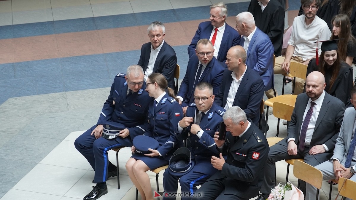 130 absolwentów odebrało dyplomy w WSAP. Po raz pierwszy wręczono tytuły magistra! [03.07.2026] - zdjęcie #82 - eOstroleka.pl