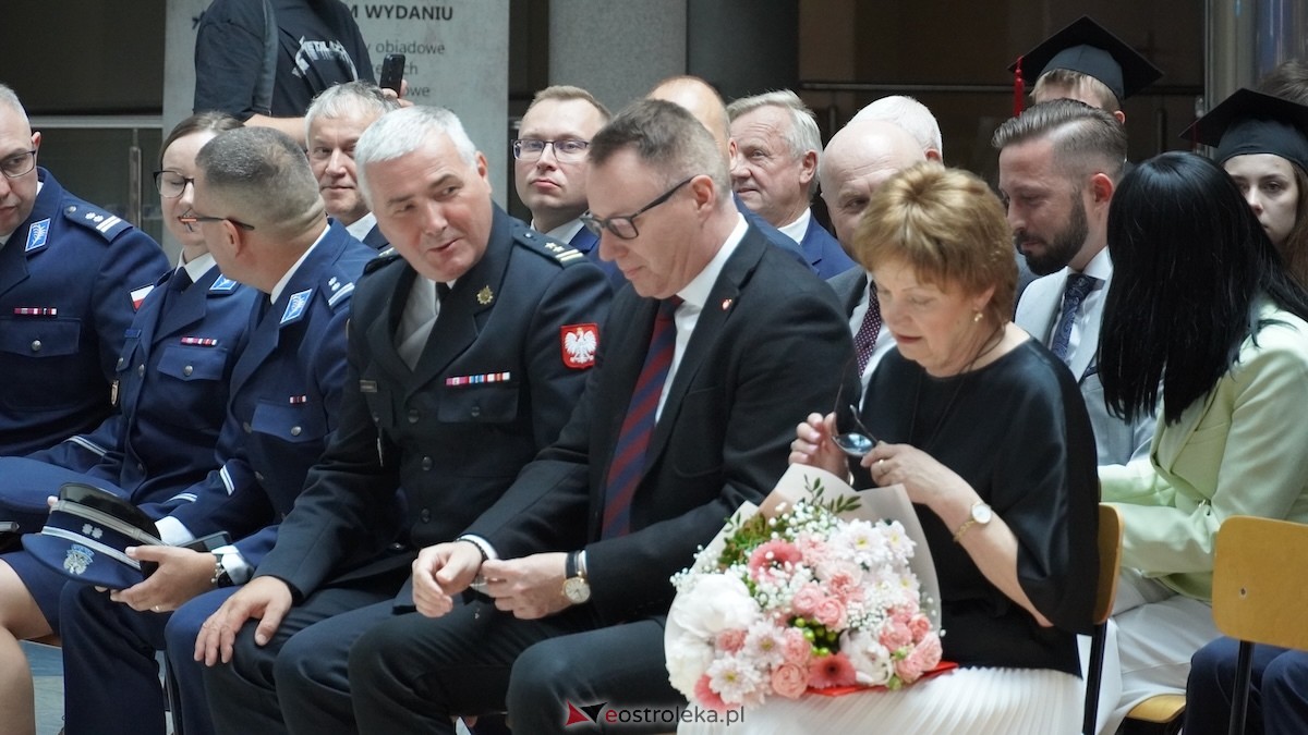130 absolwentów odebrało dyplomy w WSAP. Po raz pierwszy wręczono tytuły magistra! [03.07.2026] - zdjęcie #80 - eOstroleka.pl