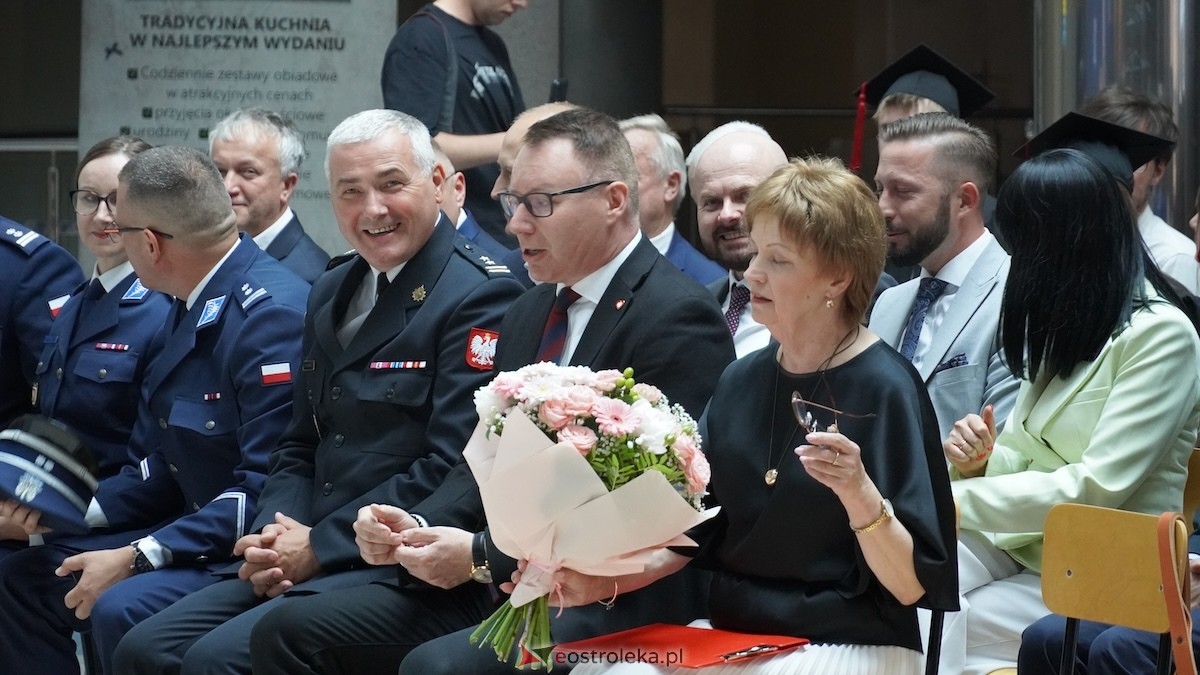 130 absolwentów odebrało dyplomy w WSAP. Po raz pierwszy wręczono tytuły magistra! [03.07.2026] - zdjęcie #79 - eOstroleka.pl