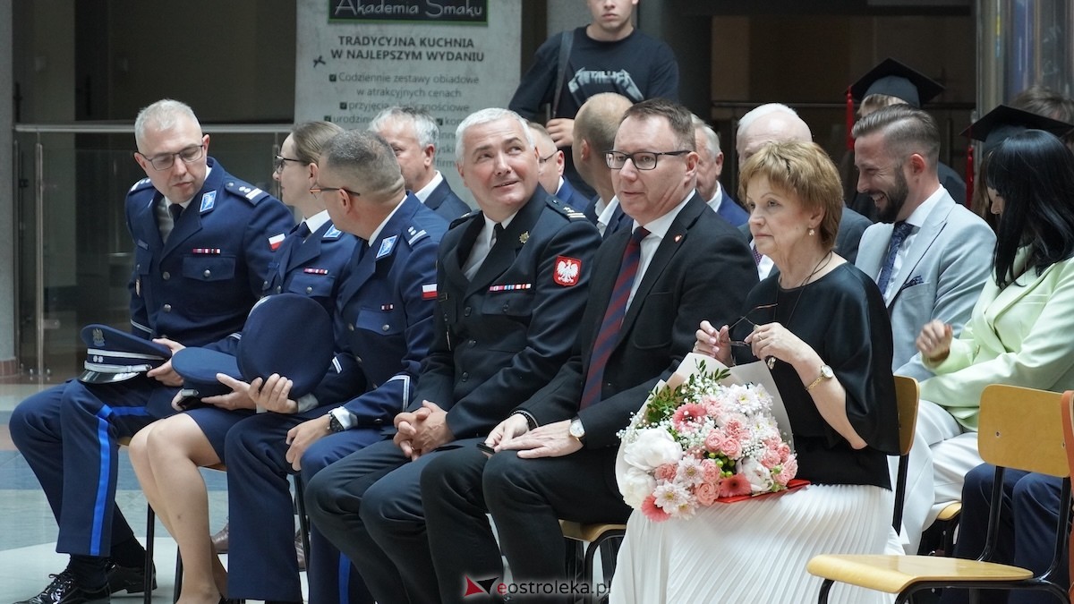 130 absolwentów odebrało dyplomy w WSAP. Po raz pierwszy wręczono tytuły magistra! [03.07.2026] - zdjęcie #78 - eOstroleka.pl